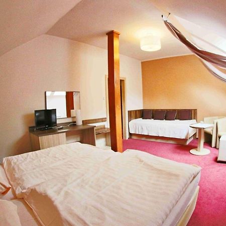 Hotel Koruna Karlštejn Exteriör bild