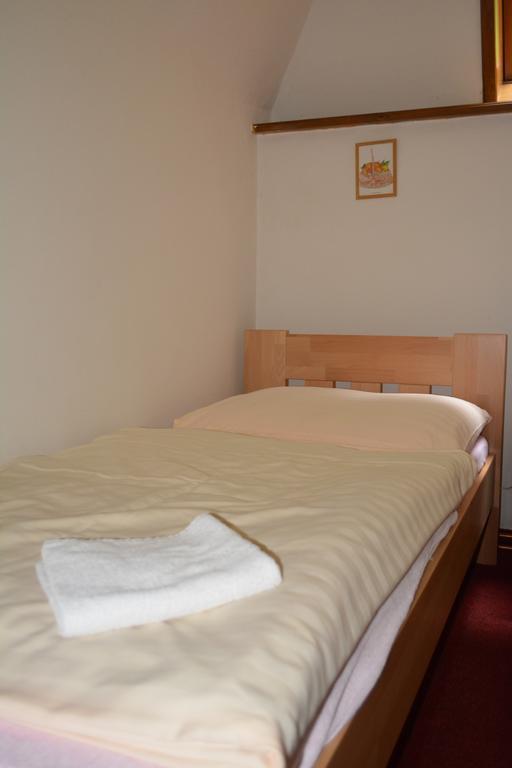 Hotel Koruna Karlštejn Rum bild