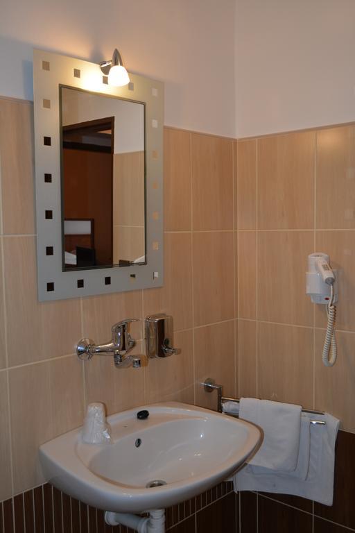 Hotel Koruna Karlštejn Exteriör bild