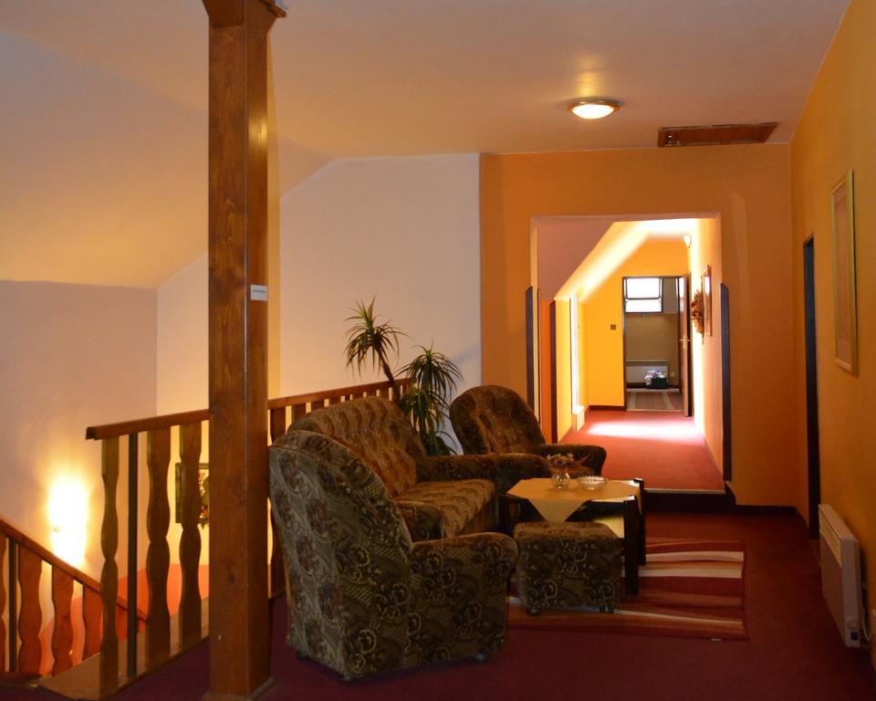 Hotel Koruna Karlštejn Exteriör bild