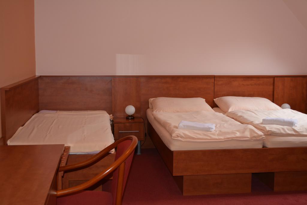 Hotel Koruna Karlštejn Rum bild