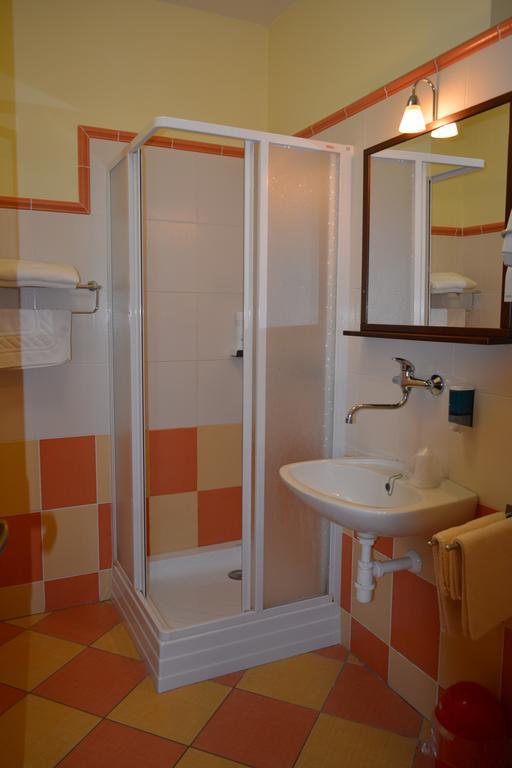 Hotel Koruna Karlštejn Rum bild