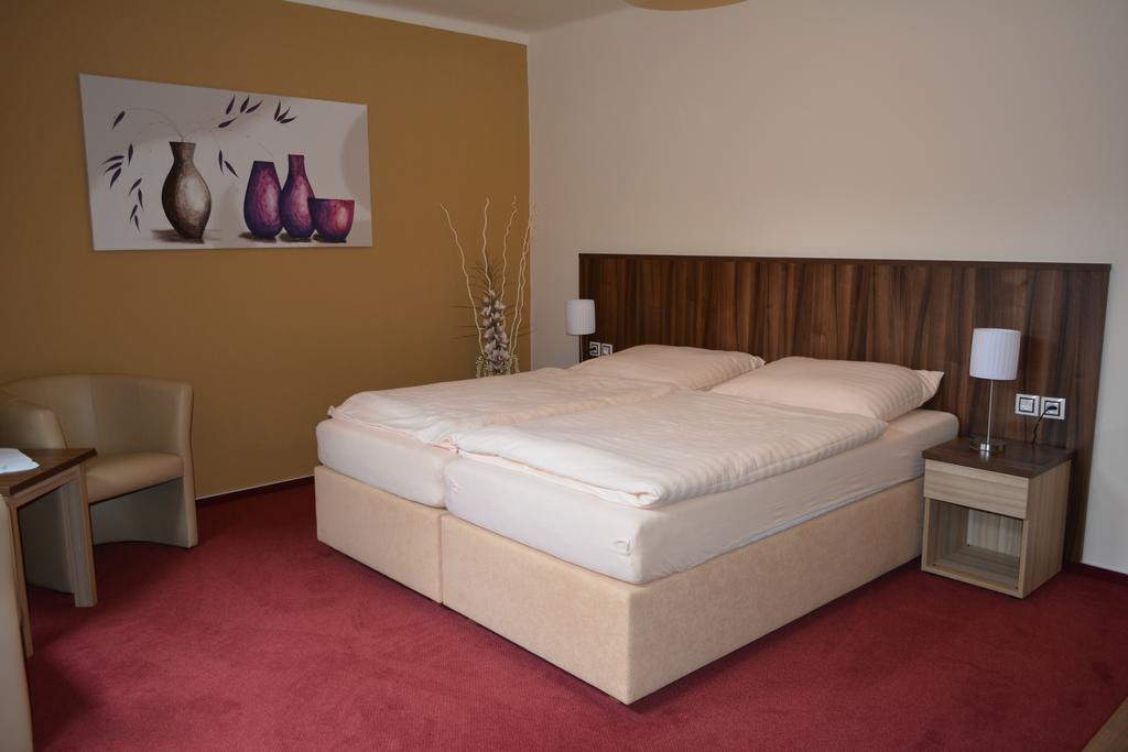 Hotel Koruna Karlštejn Rum bild